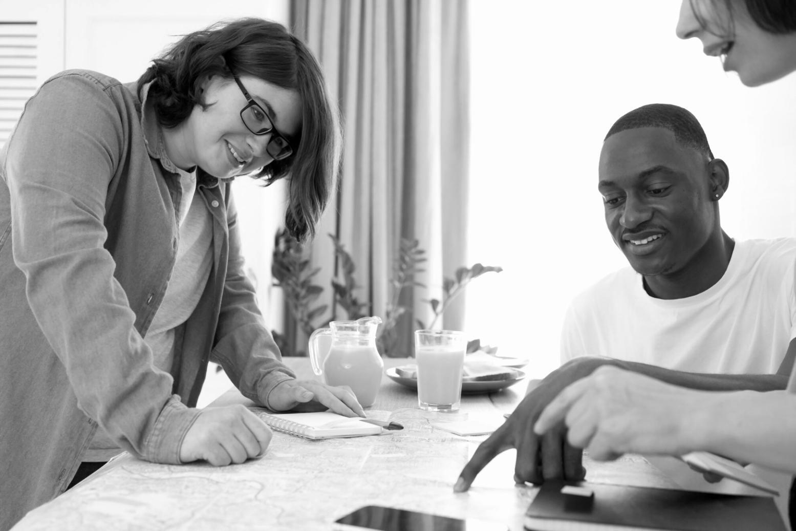 Professional financial analysis workspace showing charts, reports and analytical tools used in teaching methodology